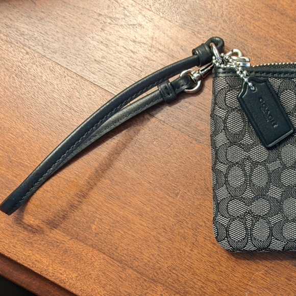 Coach Signature Corner Zip Wristlet Black Smoke/Black #52574 - Picture 4 of 7